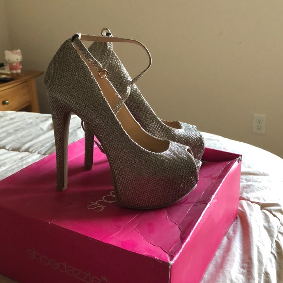 Gold heels - Picture 4 of 4